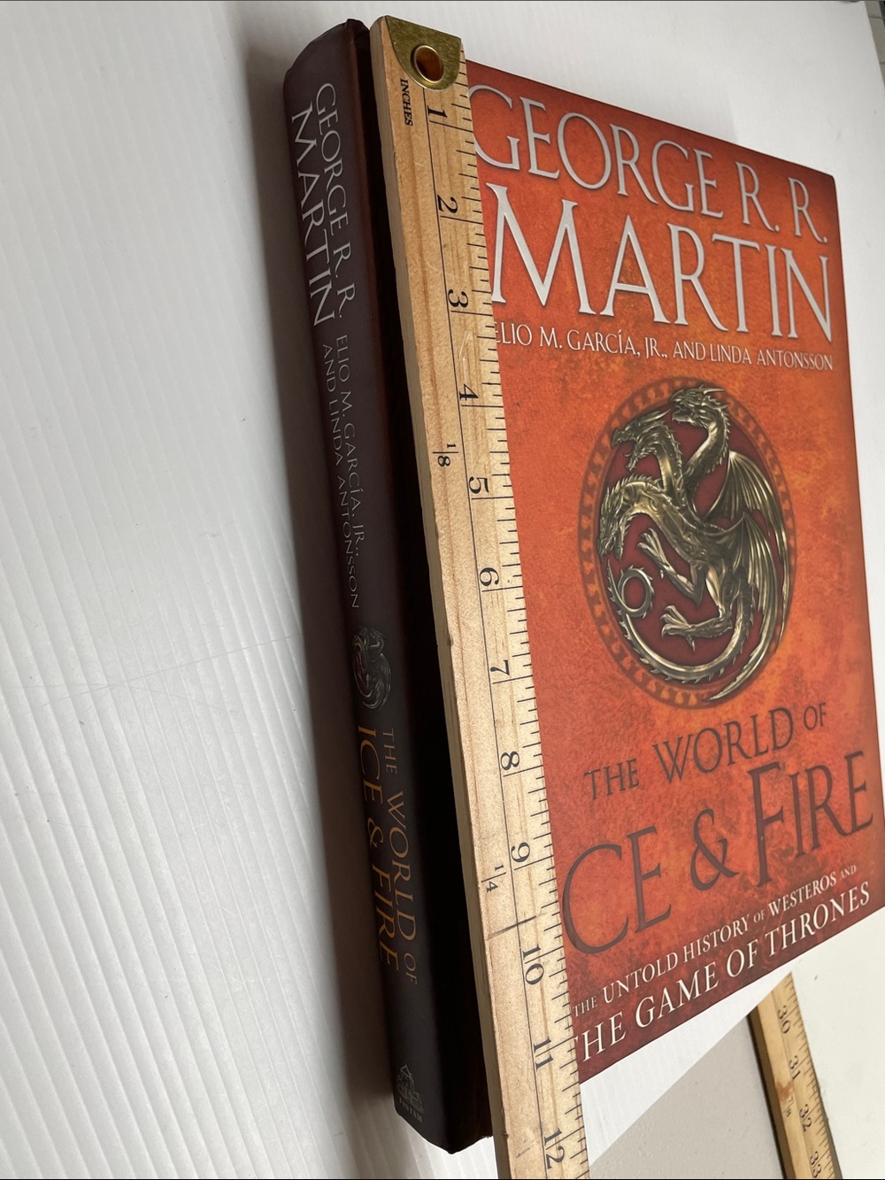 The World of Ice & Fire: The Untold History of Westeros and the Game of Thrones - Picture 3 of 12